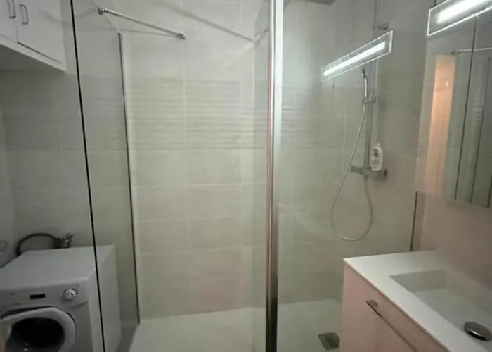 Lumineux, 2 Min De La Apartment *